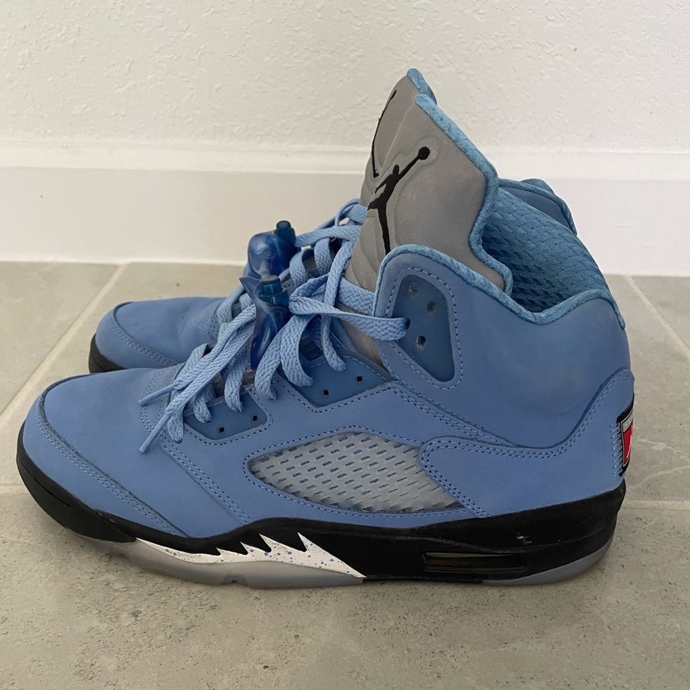 UNC Jordan 5’s Size 9